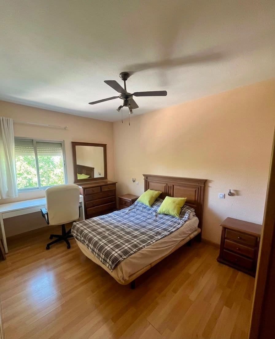Habitación junto a la URJC y Metro Vicálvaro – 340 €/mes – Disponible desde agosto