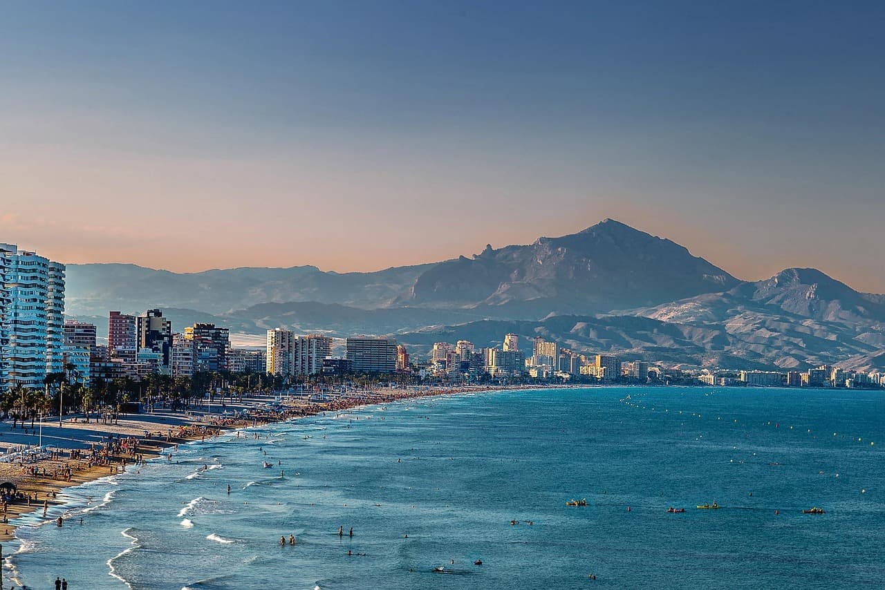 Precio habitación Alicante 2026 por zonas y gastos reales